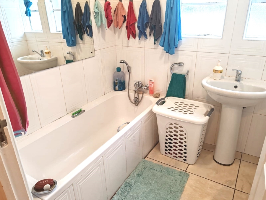 3 Bedroom Property for Sale in Van Riebeeck Hoogte Eastern Cape